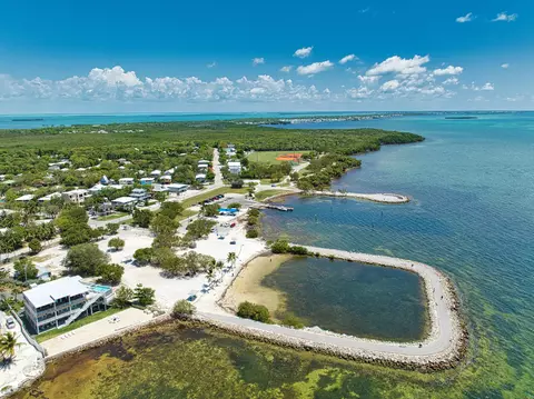 View/Area - 499 Beach Rd, Key Largo, FL 33037 photo 5 of 11