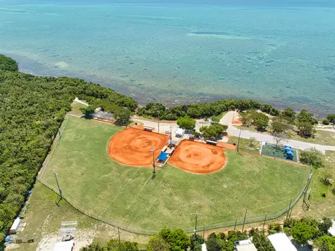 View/Area - 499 Beach Rd, Key Largo, FL 33037 photo 7 of 11