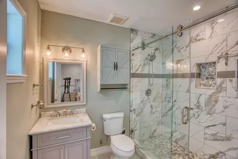 Bath - 499 Beach Rd, Key Largo, FL 33037 photo 1 of 4