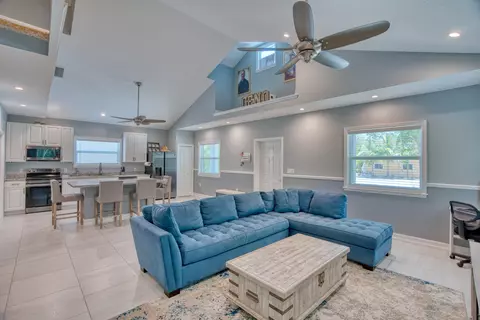 Living - 499 Beach Rd, Key Largo, FL 33037 photo 2 of 3