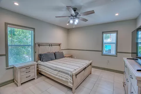 Bedroom - 499 Beach Rd, Key Largo, FL 33037 photo 1 of 7