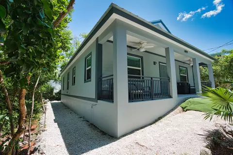Exterior - 499 Beach Rd, Key Largo, FL 33037 photo 6 of 9