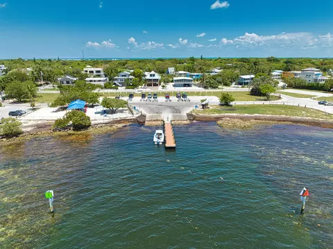 View/Area - 499 Beach Rd, Key Largo, FL 33037 photo 4 of 11