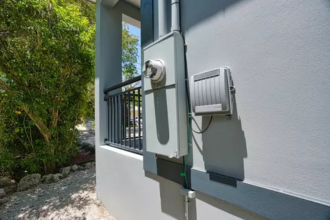 Exterior - 499 Beach Rd, Key Largo, FL 33037 photo 8 of 9