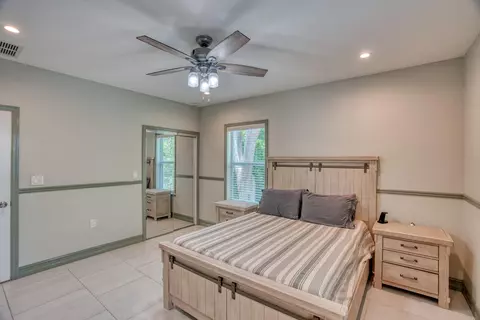 Bedroom - 499 Beach Rd, Key Largo, FL 33037 photo 4 of 7
