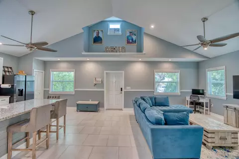 Entry Way - 499 Beach Rd, Key Largo, FL 33037 photo 1 of 2