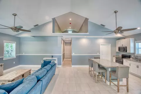 Entry Way - 499 Beach Rd, Key Largo, FL 33037 photo 2 of 2