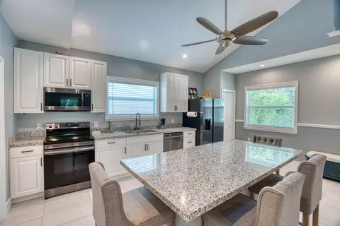 Kitchen - 499 Beach Rd, Key Largo, FL 33037 photo 3 of 4