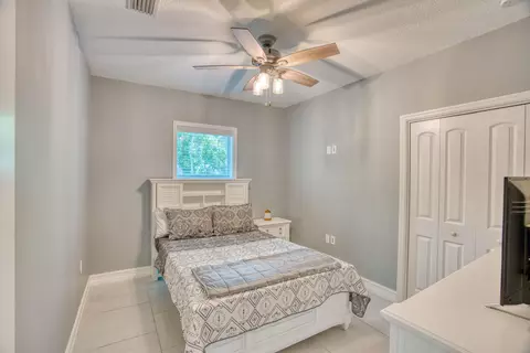 Bedroom - 499 Beach Rd, Key Largo, FL 33037 photo 5 of 7