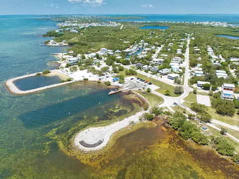 View/Area - 499 Beach Rd, Key Largo, FL 33037 photo 9 of 11