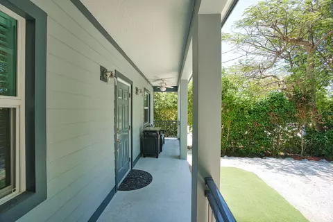 Exterior - 499 Beach Rd, Key Largo, FL 33037 photo 5 of 9