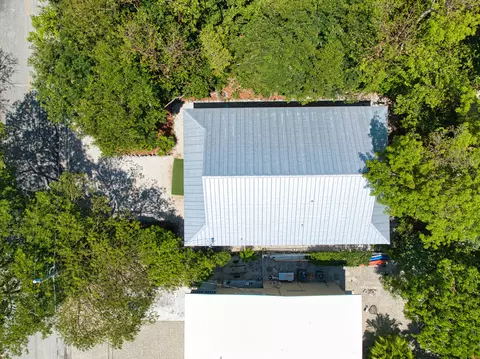 View/Area - 499 Beach Rd, Key Largo, FL 33037 photo 6 of 11