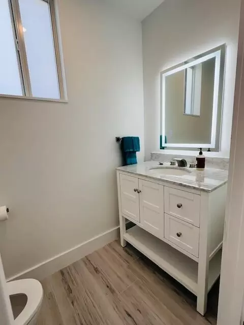 Bath - 634 Cabrera St, Key Largo, FL 33037 photo 3 of 6
