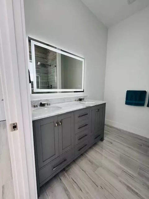 Bath - 634 Cabrera St, Key Largo, FL 33037 photo 6 of 6