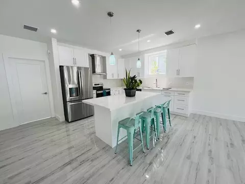 Kitchen - 634 Cabrera St, Key Largo, FL 33037 photo 2 of 2
