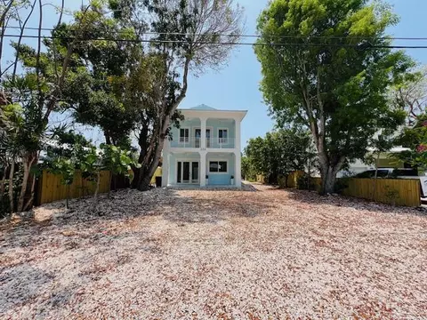 Exterior - 634 Cabrera St, Key Largo, FL 33037 photo 3 of 5