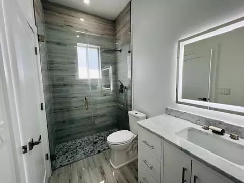 Bath - 634 Cabrera St, Key Largo, FL 33037 photo 4 of 6