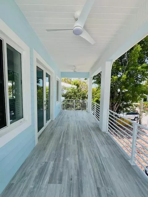 Exterior - 634 Cabrera St, Key Largo, FL 33037 photo 2 of 5