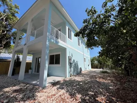 Exterior - 634 Cabrera St, Key Largo, FL 33037 photo 1 of 5