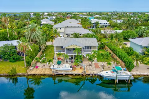 17277 E Dolphin St, Sugarloaf Key, FL 33042