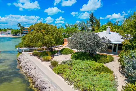 24 Treasure Rd, Marathon, FL 33050