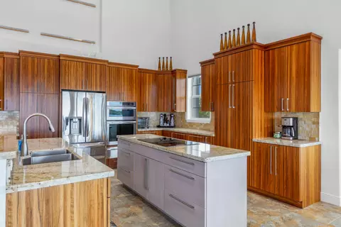 Kitchen - 21 Mutiny Pl, Key Largo, FL 33037 photo 3 of 4
