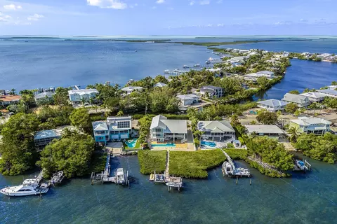 View/Area - 21 Mutiny Pl, Key Largo, FL 33037 photo 2 of 10