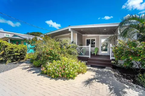 19570 Mayan St, Sugarloaf Key, FL 33042