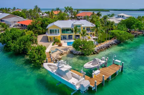 437 Harbour Dr, Duck Key, FL 33050