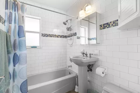 Bath - 1202 Ashby St, Key West, FL 33040 photo 2 of 2