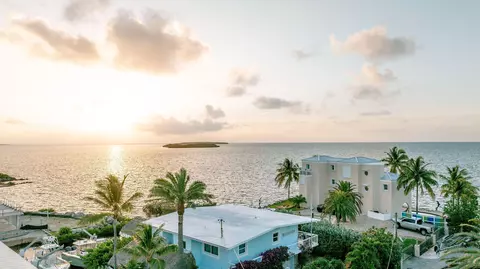 901 Lobster Ln, Key Largo, FL 33037