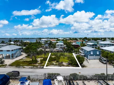 7 Calico Jack Cir, Cudjoe Key, FL 33042