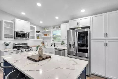 Kitchen - 29127 Violet Dr, Big Pine Key, FL 33043 photo 1 of 5