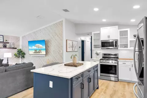 Kitchen - 29127 Violet Dr, Big Pine Key, FL 33043 photo 5 of 5