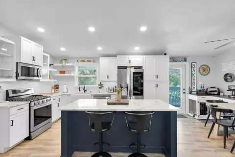 Kitchen - 29127 Violet Dr, Big Pine Key, FL 33043 photo 2 of 5