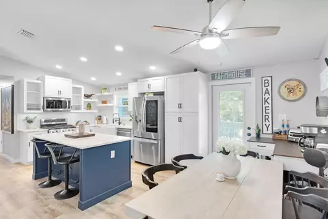 Kitchen - 29127 Violet Dr, Big Pine Key, FL 33043 photo 4 of 5