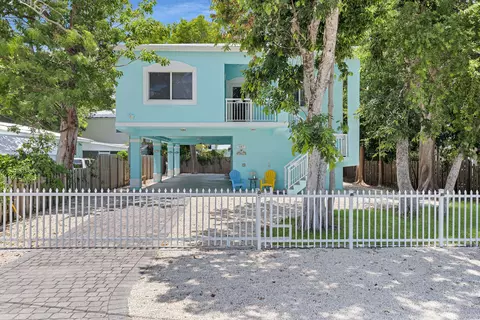 667 Colson Dr, Key Largo, FL 33037 photo 2