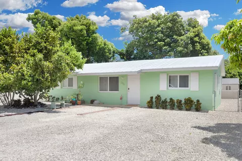 206 2nd St, Key Largo, FL 33037