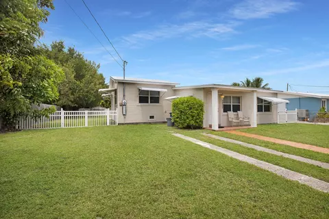 7932 Tuna Dr, Marathon, FL 33050
