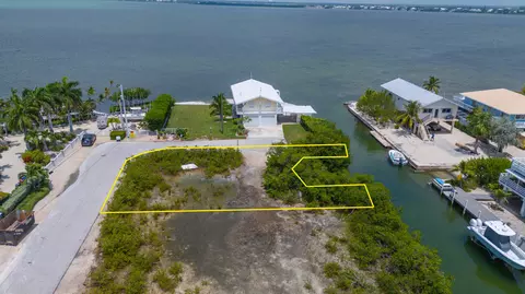 1135 Hakluyt Ln, Cudjoe Key, FL 33042