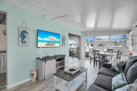 211 5th St, Key Colony, FL 33051