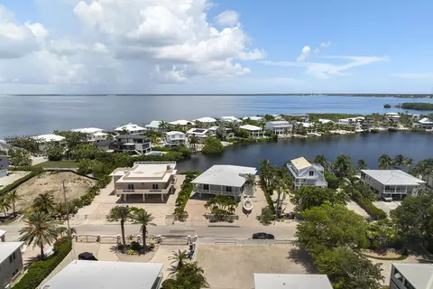 78 N Bounty Ln, Key Largo, FL 33037