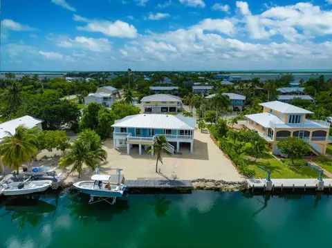 17165 W Wahoo Ln, Sugarloaf Key, FL 33042