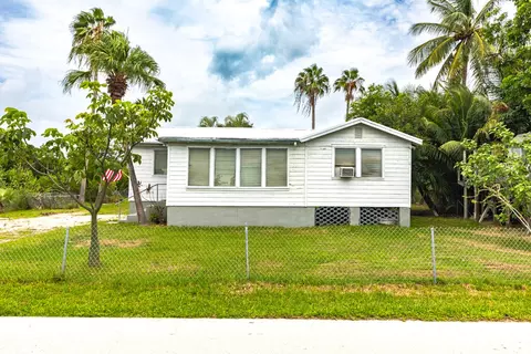 19461 Canal Dr, Sugarloaf Key, FL 33042