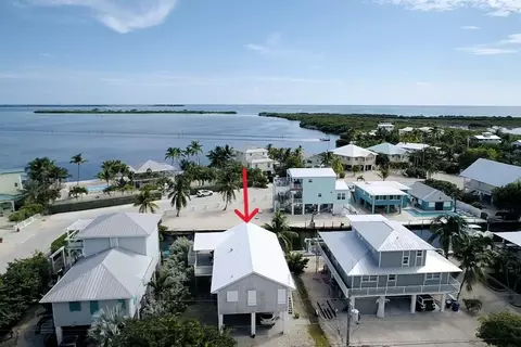 27370 W Indies Dr, Ramrod Key, FL 33042