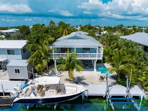 27416 Cayman Ln, Ramrod Key, FL 33042