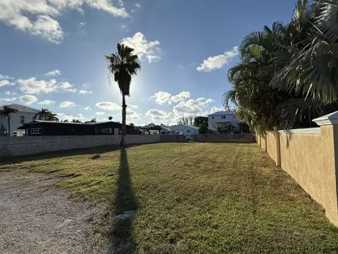 414 Cactus Dr, Key Haven, FL 33040 photo 2