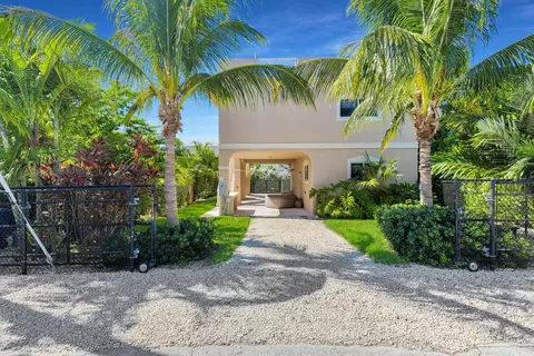 30 Lakeview Dr, Key Largo, FL 33037