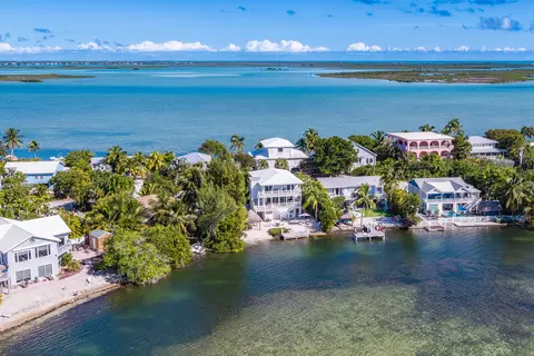 70 Bay Dr, Saddlebunch, FL 33040