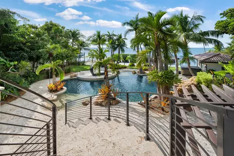 162 Key Heights Dr, Tavernier, FL 33070
